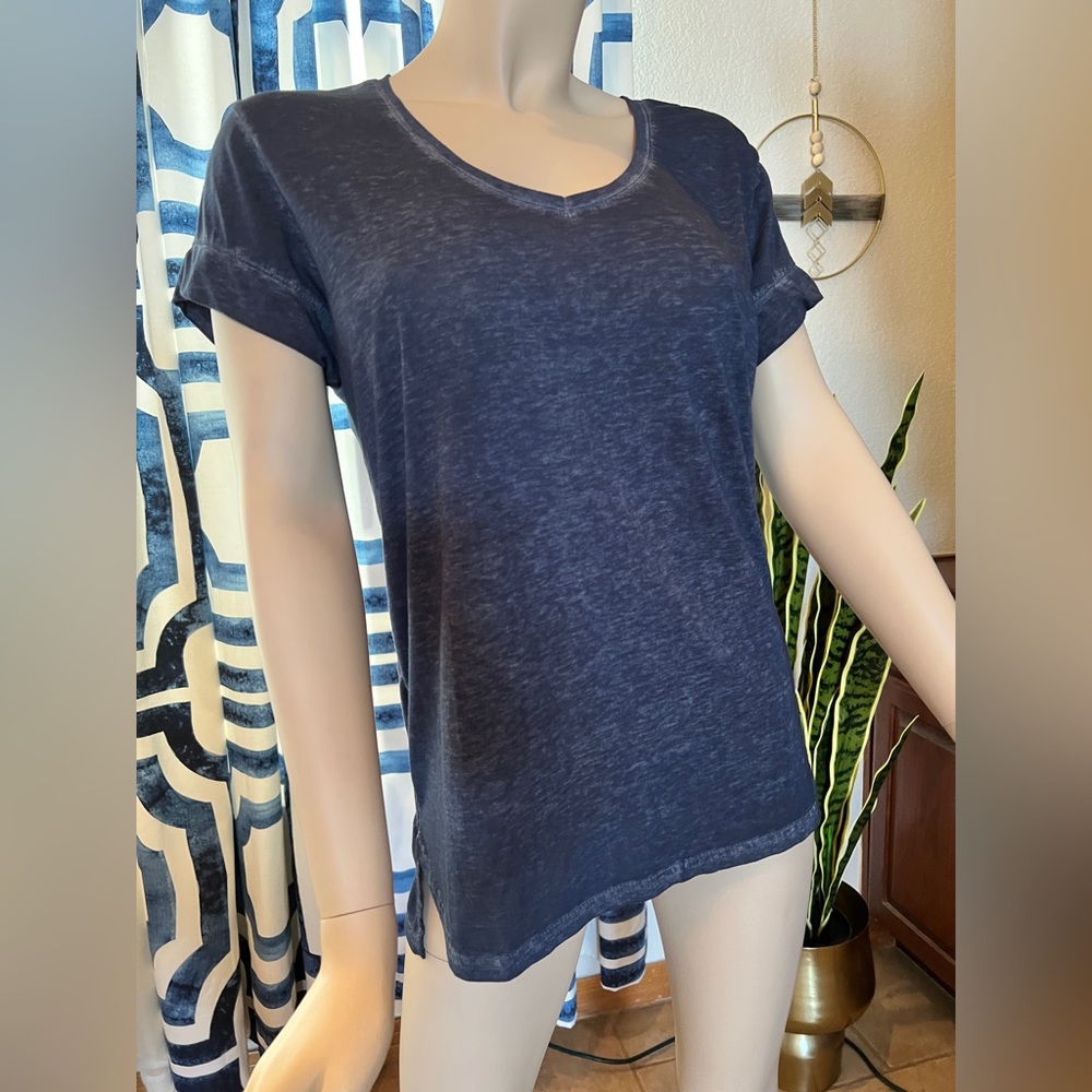 Free Press Navy Blue Tee Size Large